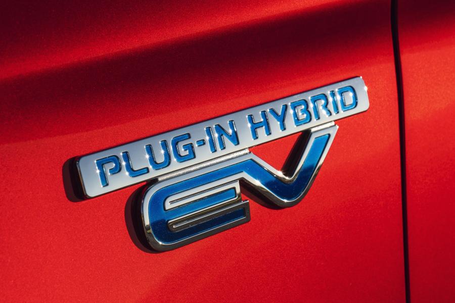 Логотип Mitsubishi Outlander PHEV 2018 года  (AU) (фото 10 из 10)